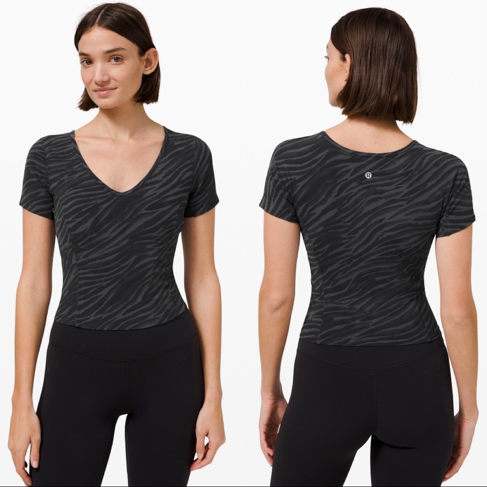 LULULEMON NULU CROPPED SHORT SLEEVE